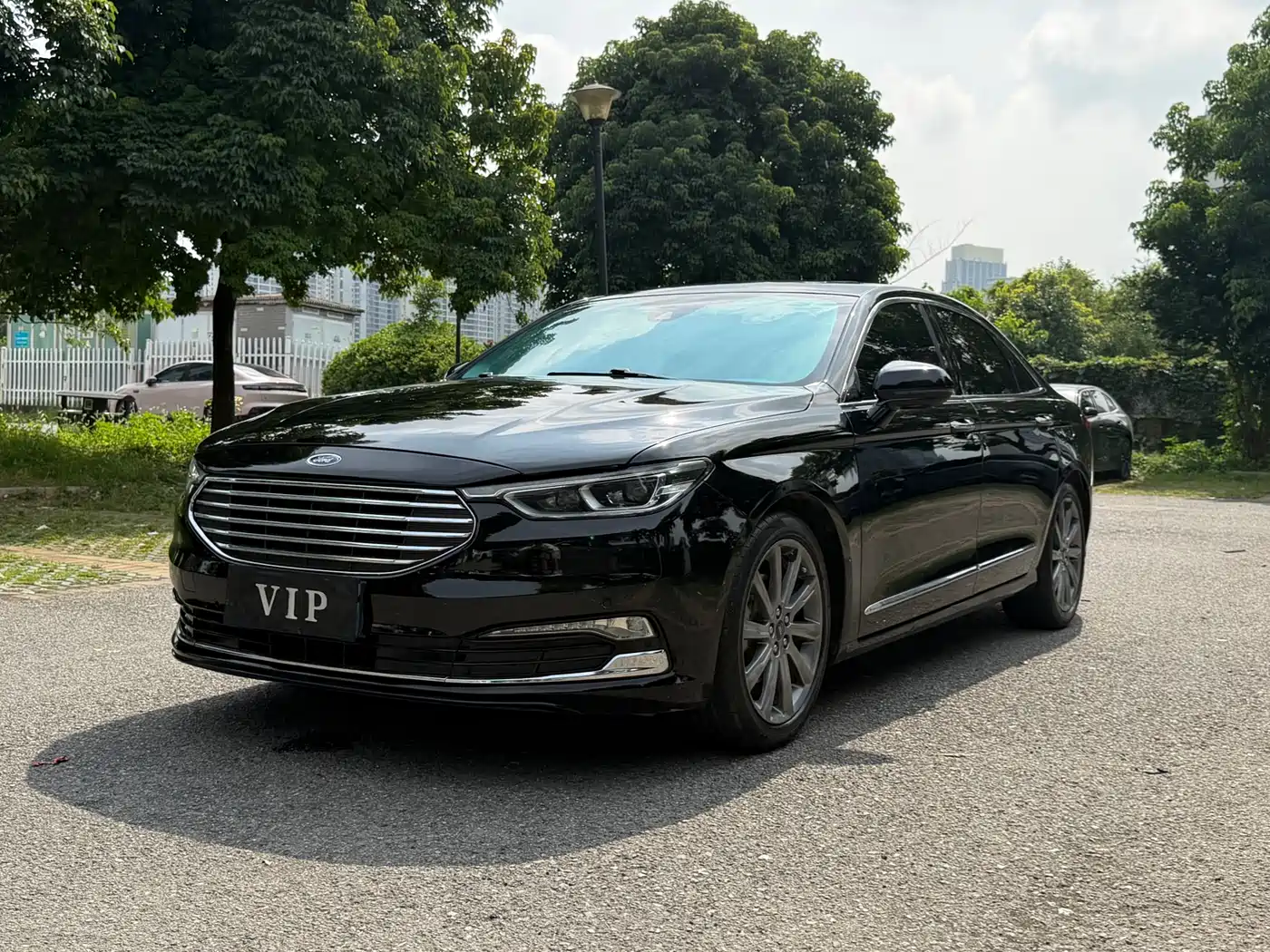 Фото 1 - Ford Taurus