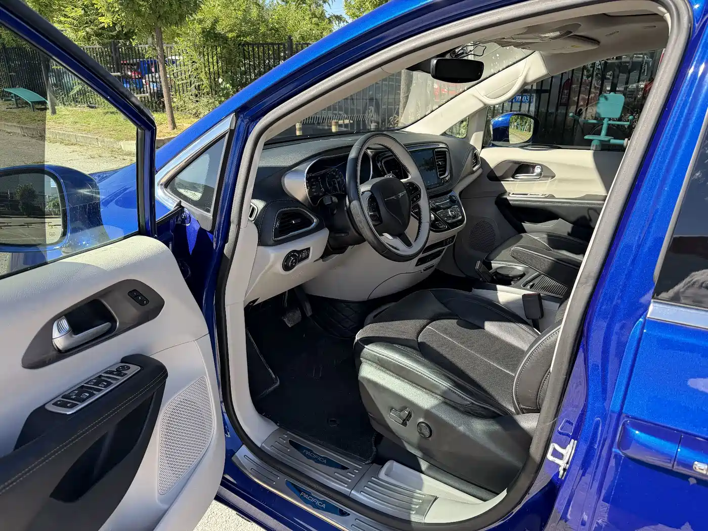 Chrysler Grand Voyager (Import) 2019 2017 3.6L Premium Edition