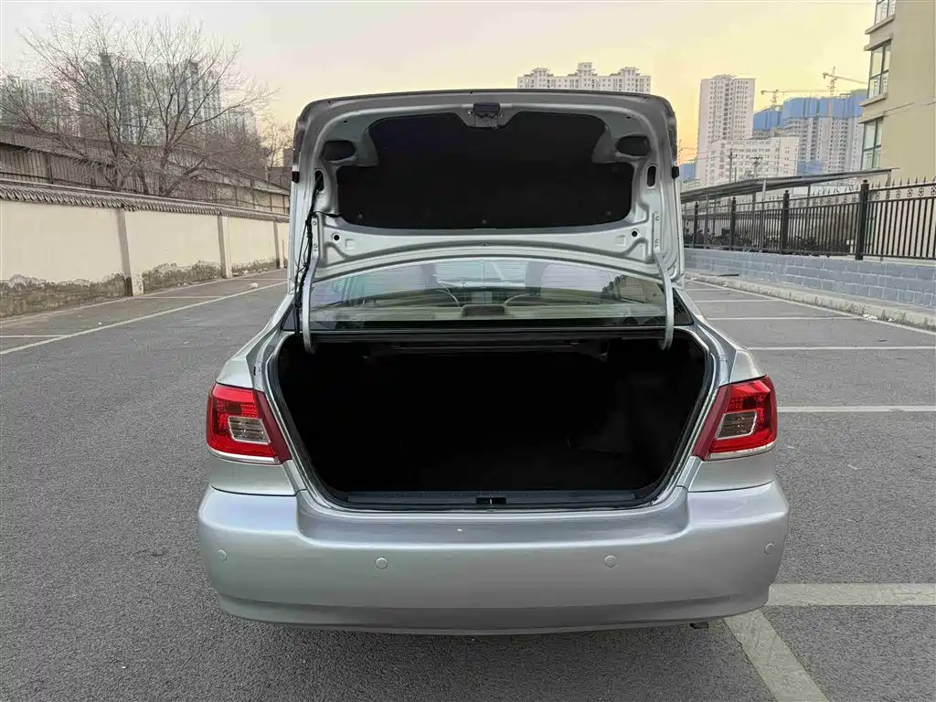 Toyota Corolla 2011 1.6L Automatic Luxury Edition фото 12