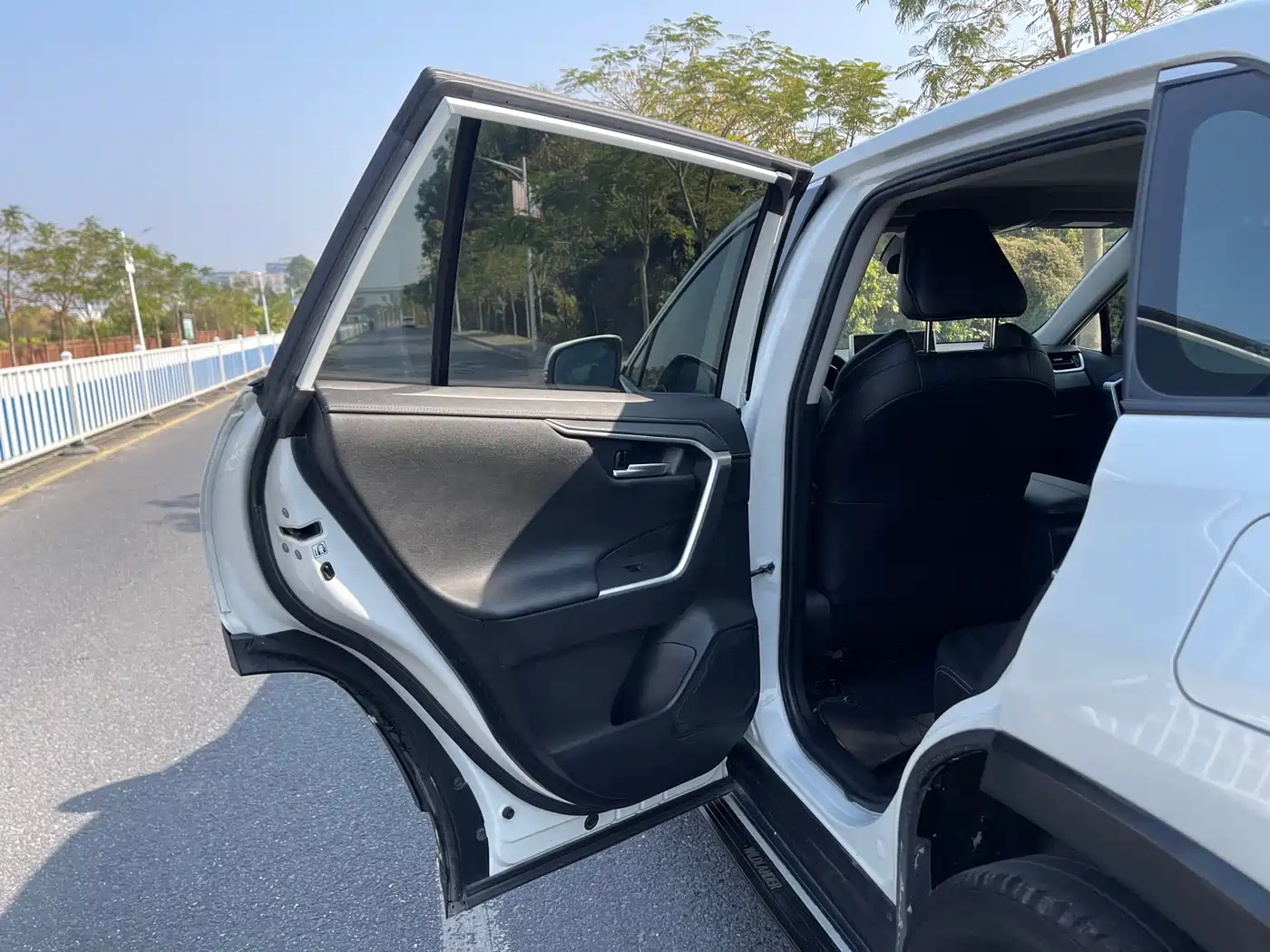 Toyota Wildlander 2022 2.0L CVT AWD Luxury Edition фото 30