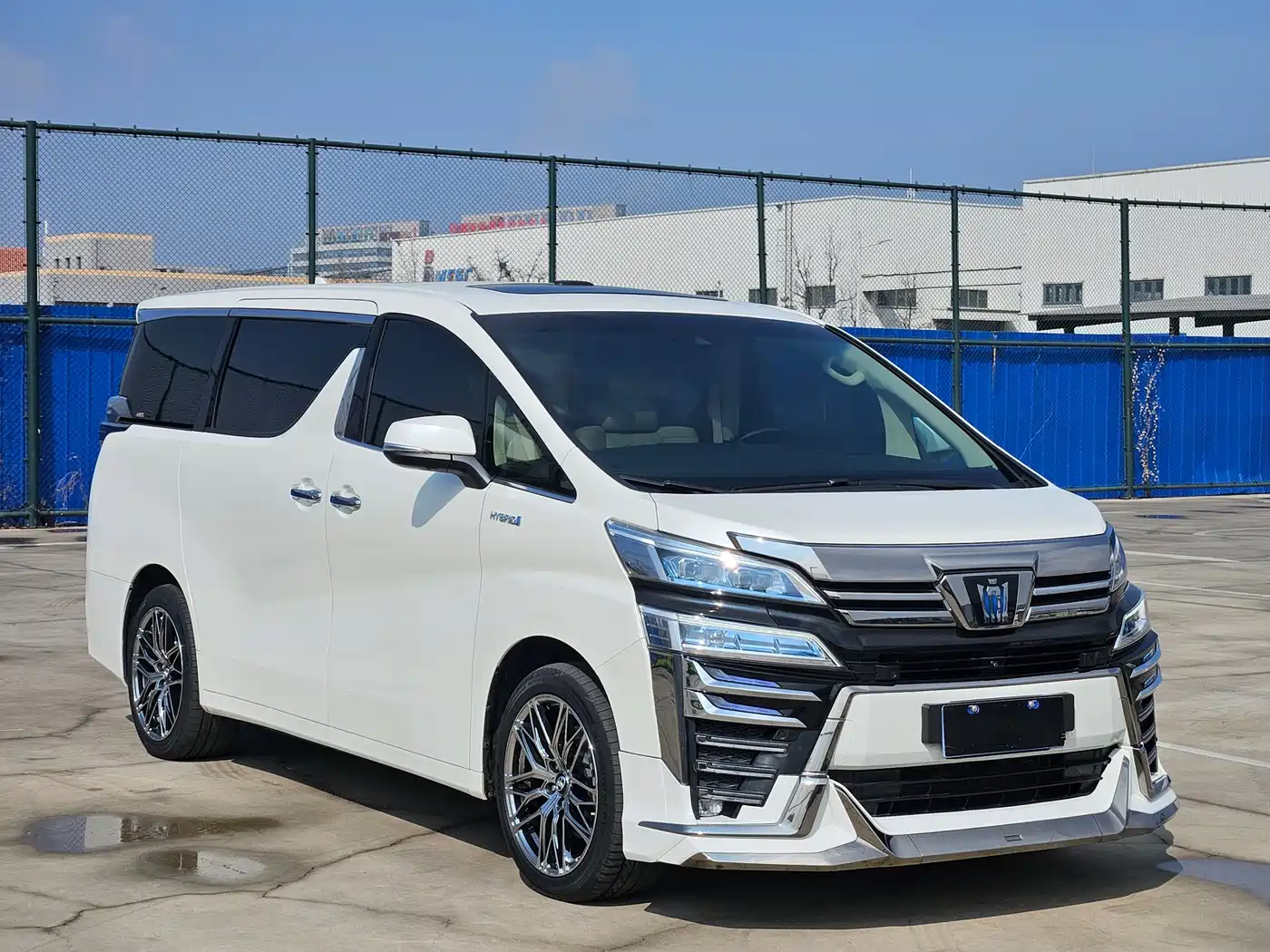 Toyota Vellfire 2021 Crown Hybrid 2.5L HV Premium Edition фото 3