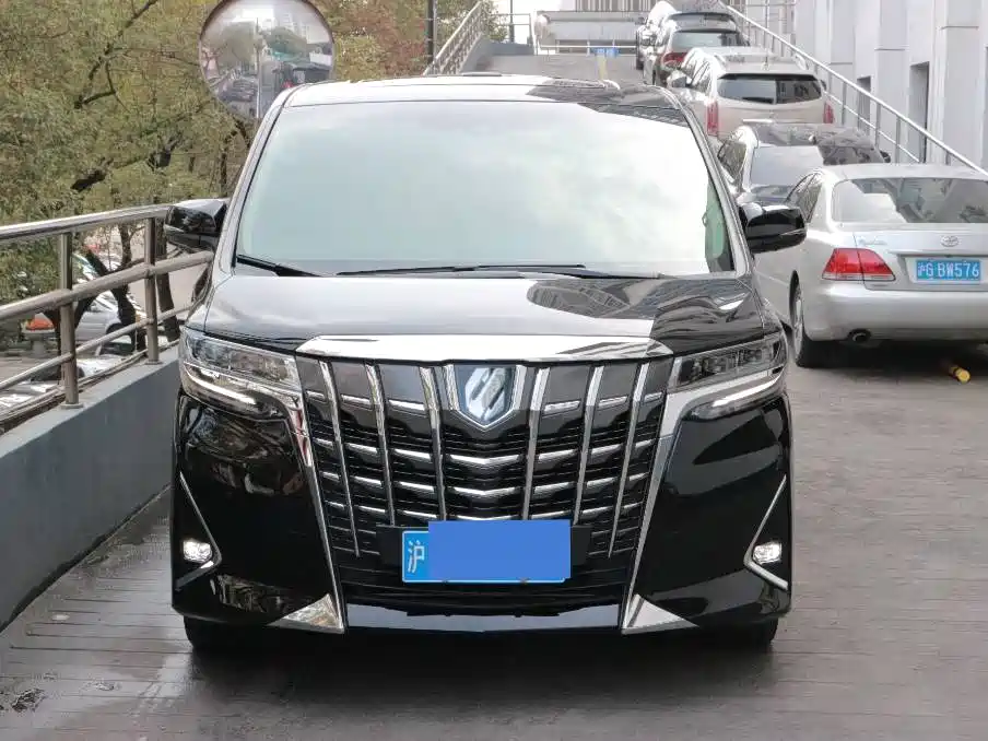 Toyota Alphard 2021 Hybrid 2.5L Luxury фото 4
