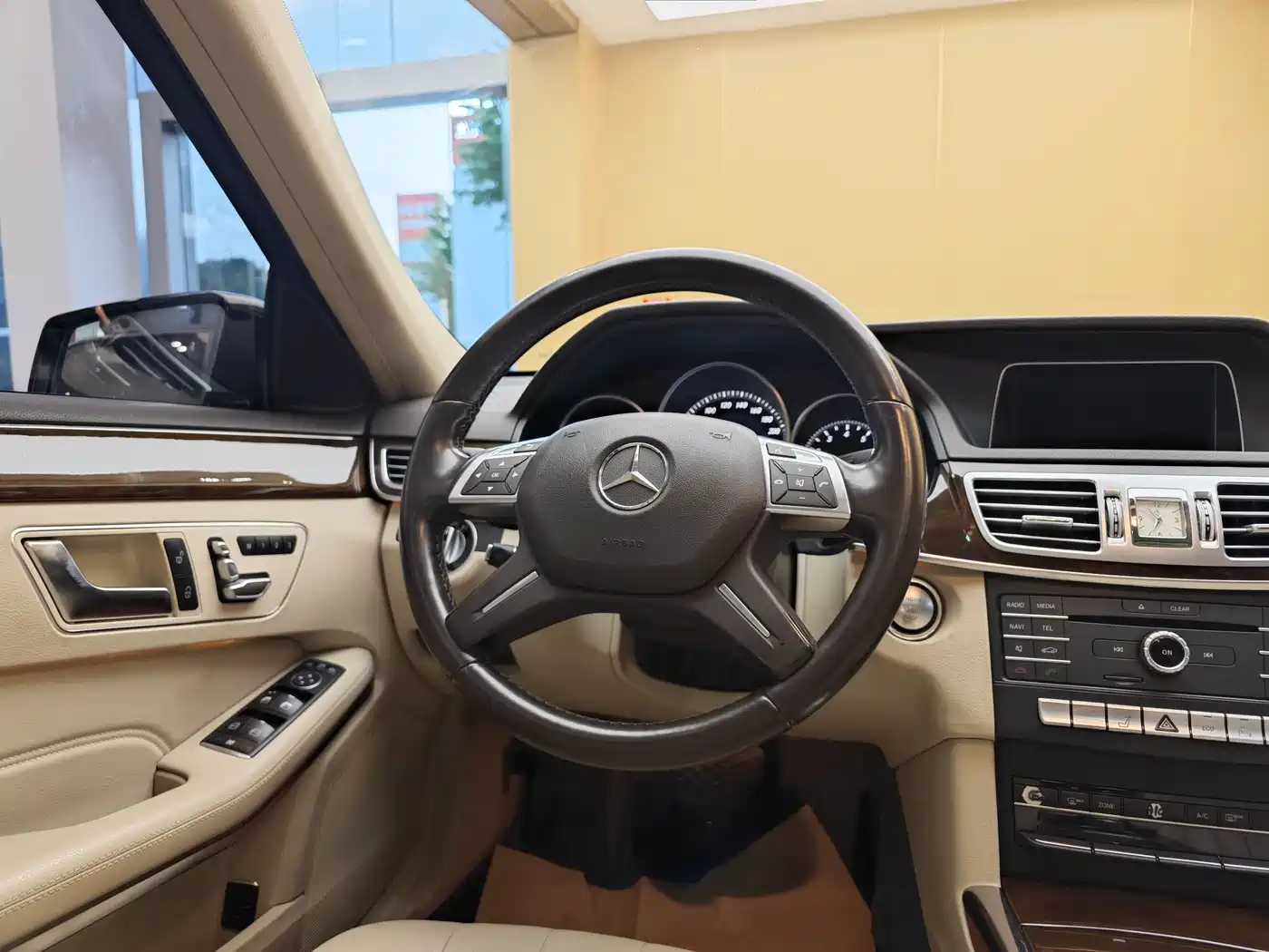 Mercedes-Benz E-Class 2015 E 260 L фото 15