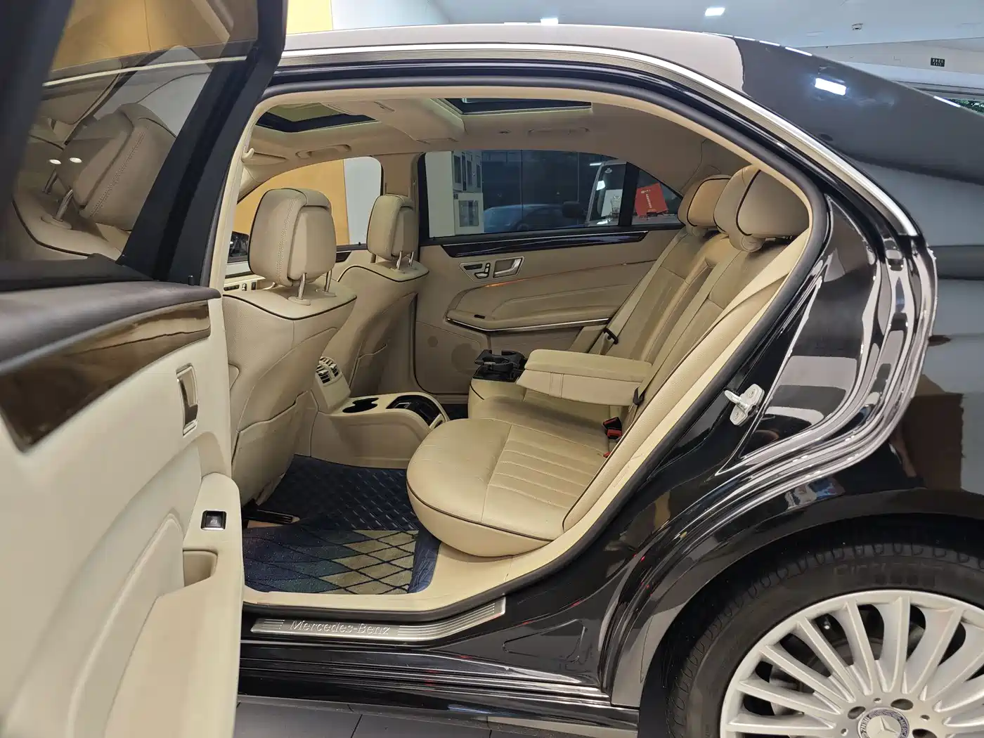 Mercedes-Benz E-Class 2015 E 260 L фото 23