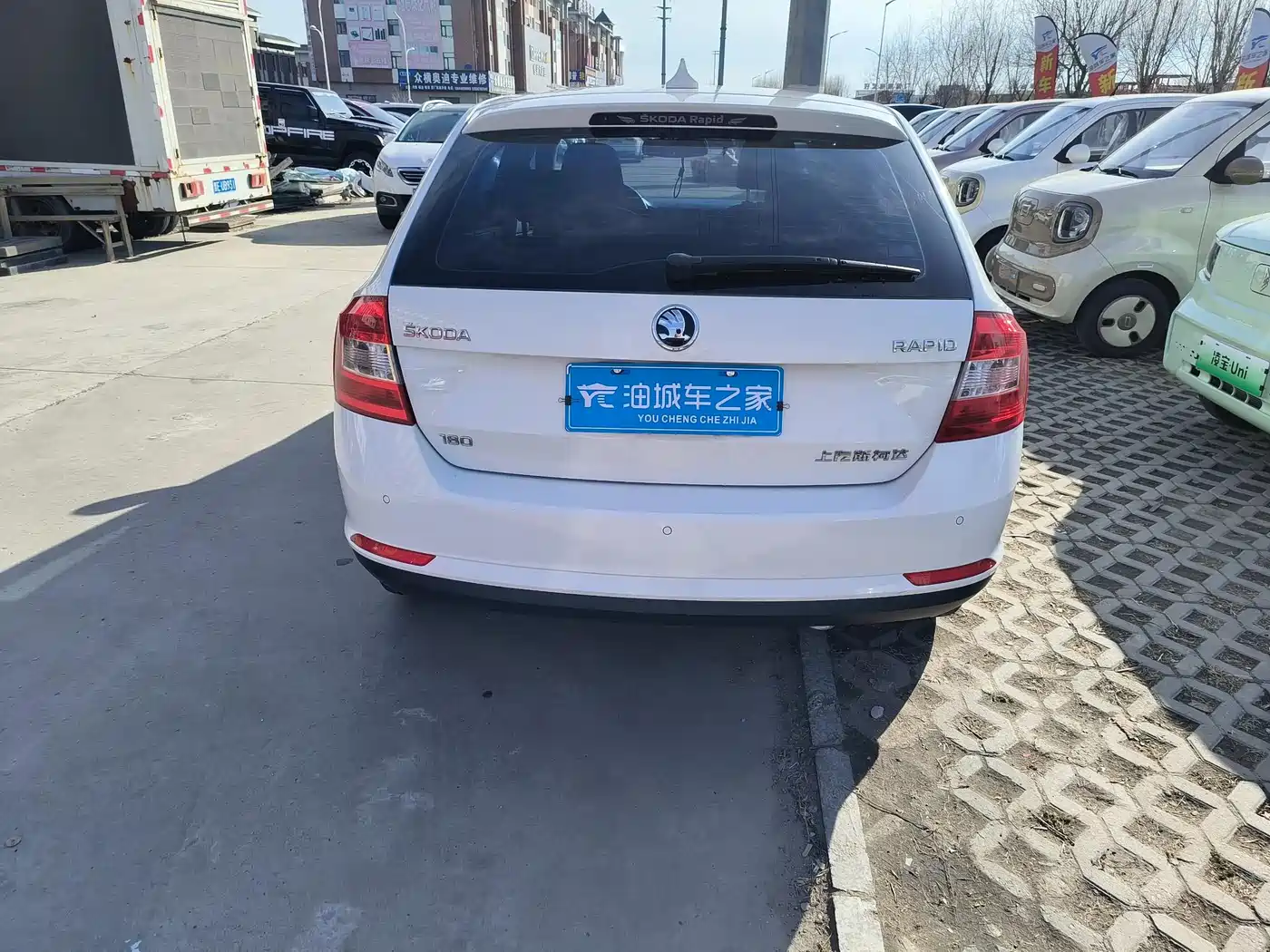 Škoda Skoda Rapid Spaceback 2016 Facelift 1.6L Automatic Innovation Edition фото 5