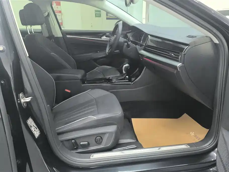 Volkswagen Passat 2024 380TSI Starlight Luxury Edition фото 8