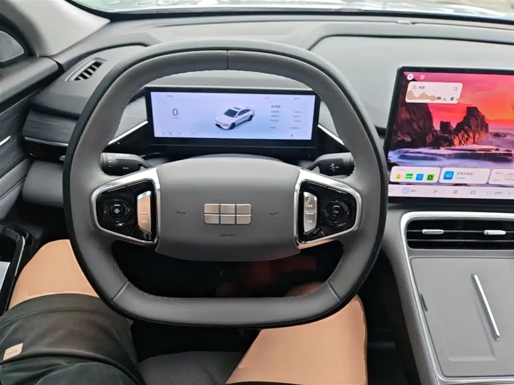 Geely Galaxy Galaxy L6 2025 EM-i 140km Explorer+ Edition фото 11