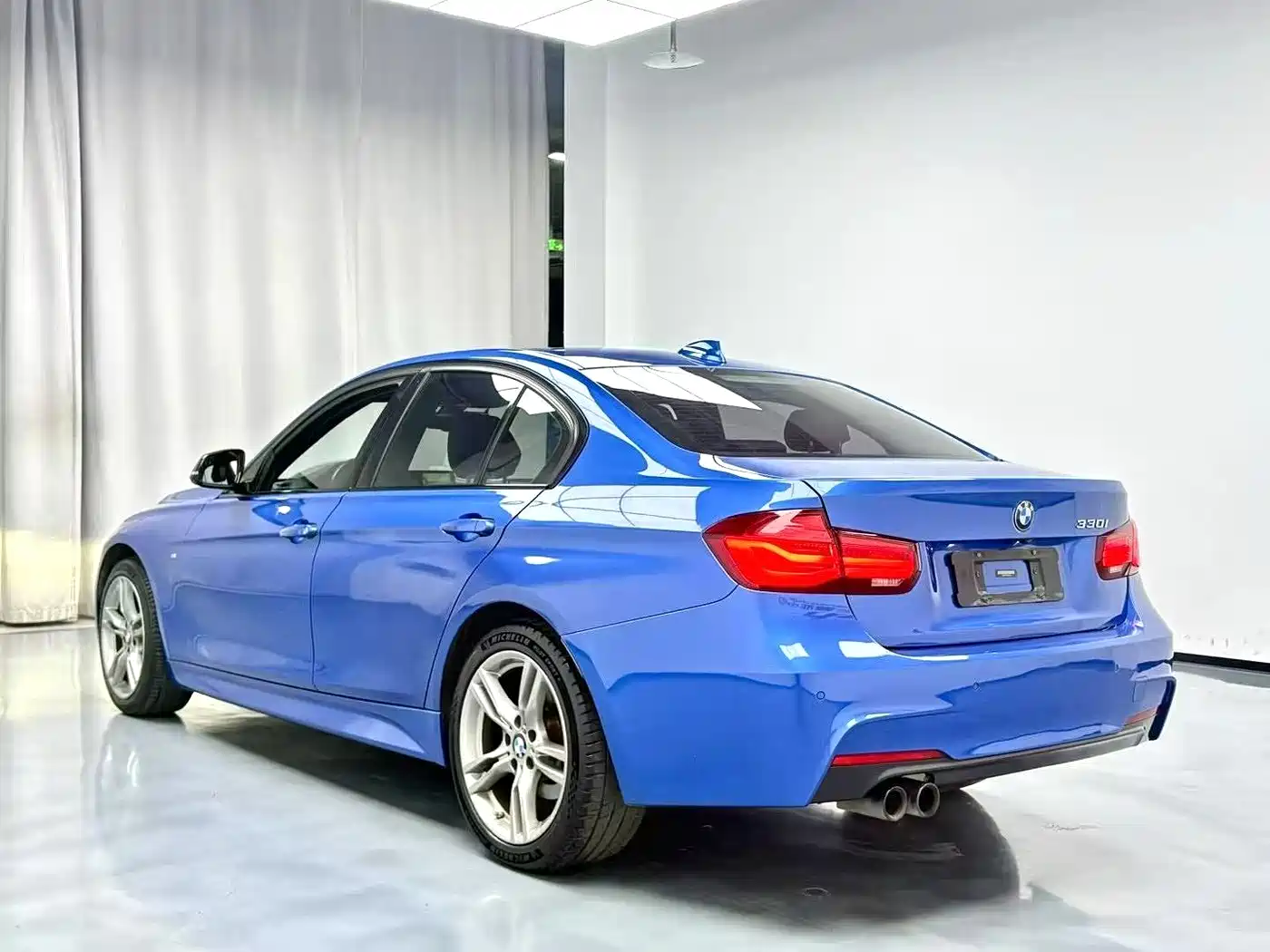 BMW 3 Series 2018 330i M Sport Black Night Edition фото 9