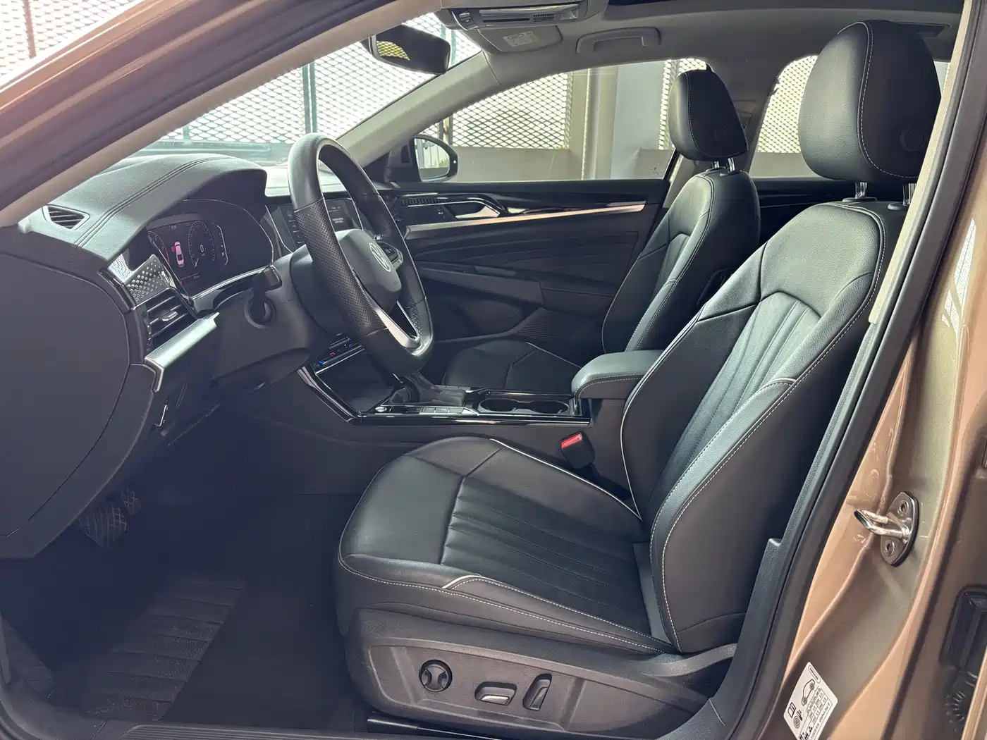 Volkswagen Passat 2022 330TSI Elite Edition фото 5