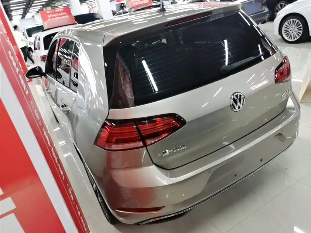 Volkswagen Golf 2020 Beloved Edition 280TSI DSG Comfort фото 5