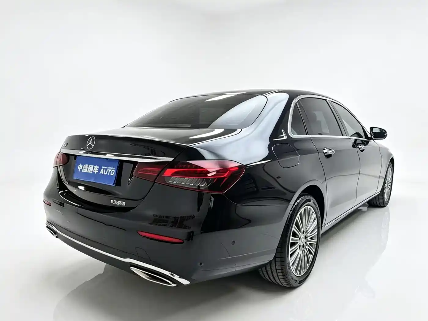Mercedes-Benz E-Class 2023 E 300 L Fashion фото 3