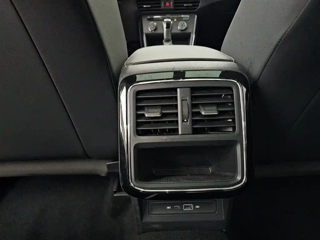 Volkswagen Passat 2024 280TSI Business Edition фото 6