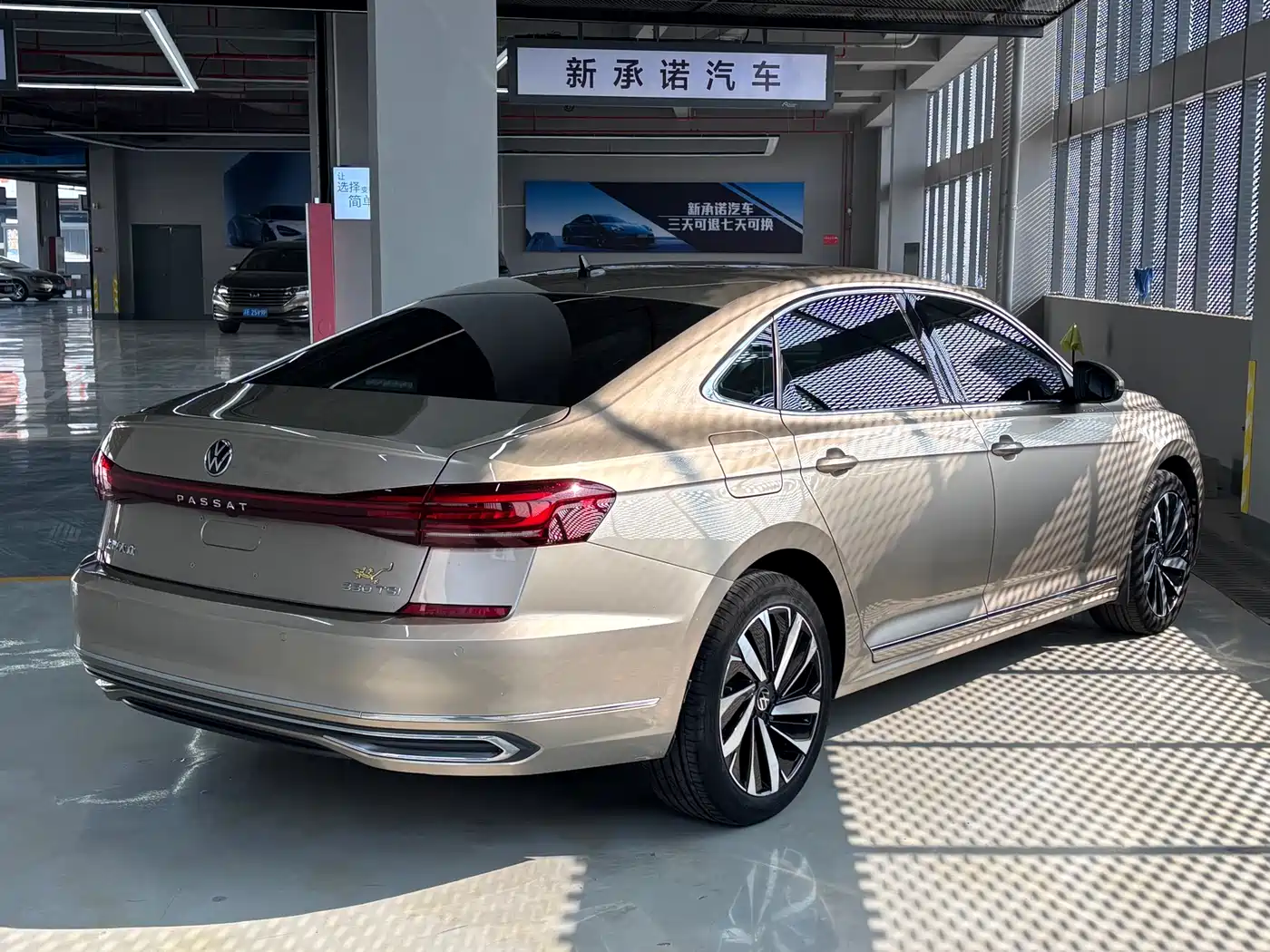 Volkswagen Passat 2022 330TSI Elite Edition фото 11