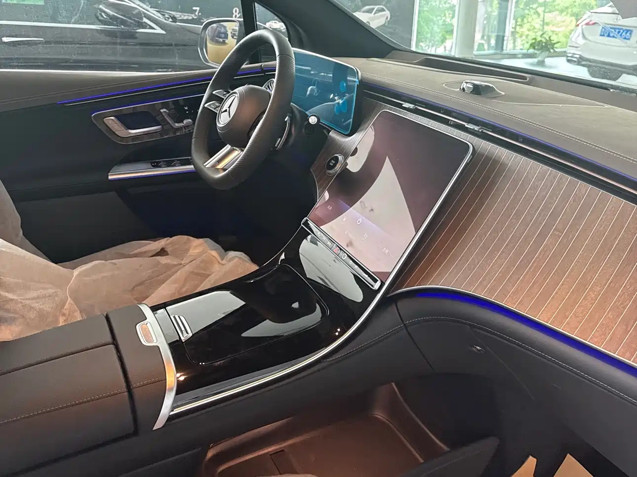 Mercedes-Benz EQE SUV 2026 500 4MATIC Luxury Edition фото 16