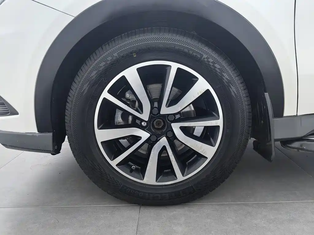 Dongfeng Fengguang Fengguang 580 2016 2016 Facelift 1.5T CVT Comfort
