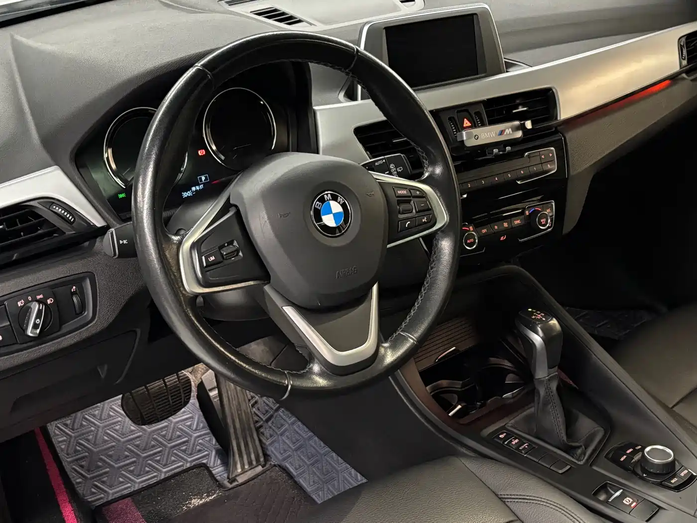 BMW X1 2019 sDrive20Li Leading Model фото 8