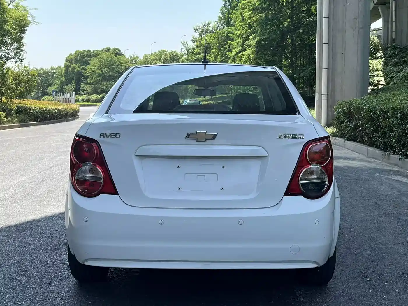 Chevrolet Aveo 2013 Sedan 1.4L AT Sunroof Edition фото 5