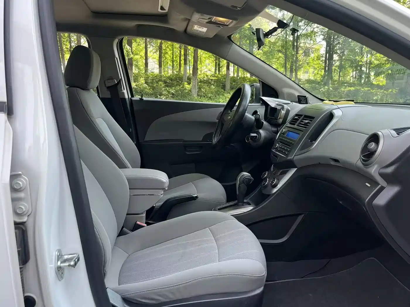Chevrolet Aveo 2013 Sedan 1.4L AT Sunroof Edition фото 11