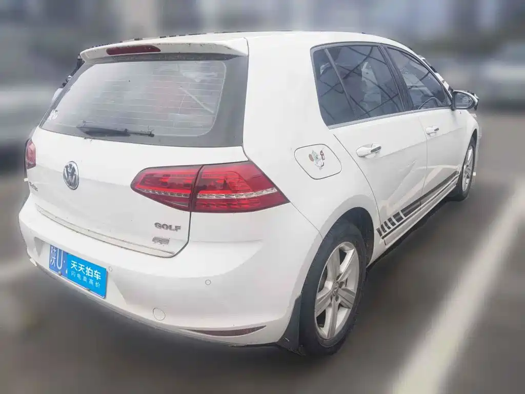 Фото 2 - Volkswagen Golf