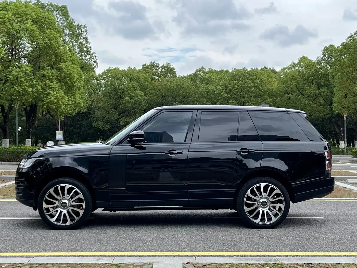 Land Rover Range Rover 2020 3.0 L6 Shengshi Edition фото 25