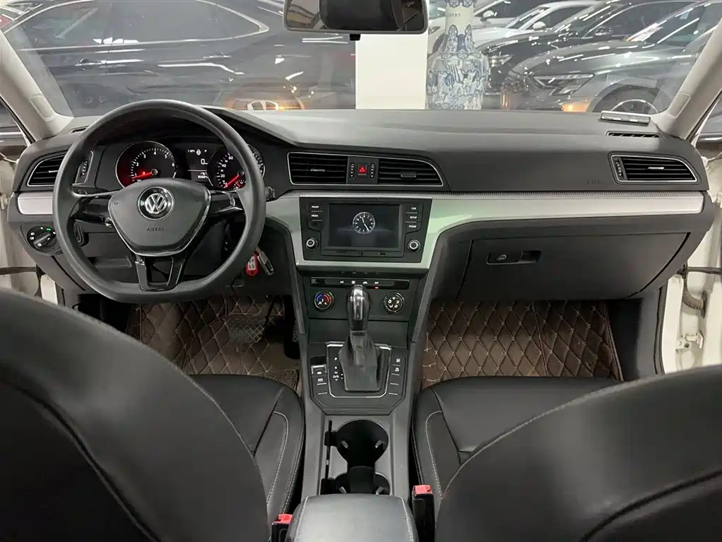 Volkswagen Lamando 2017 230TSI DSG Trend Edition фото 2