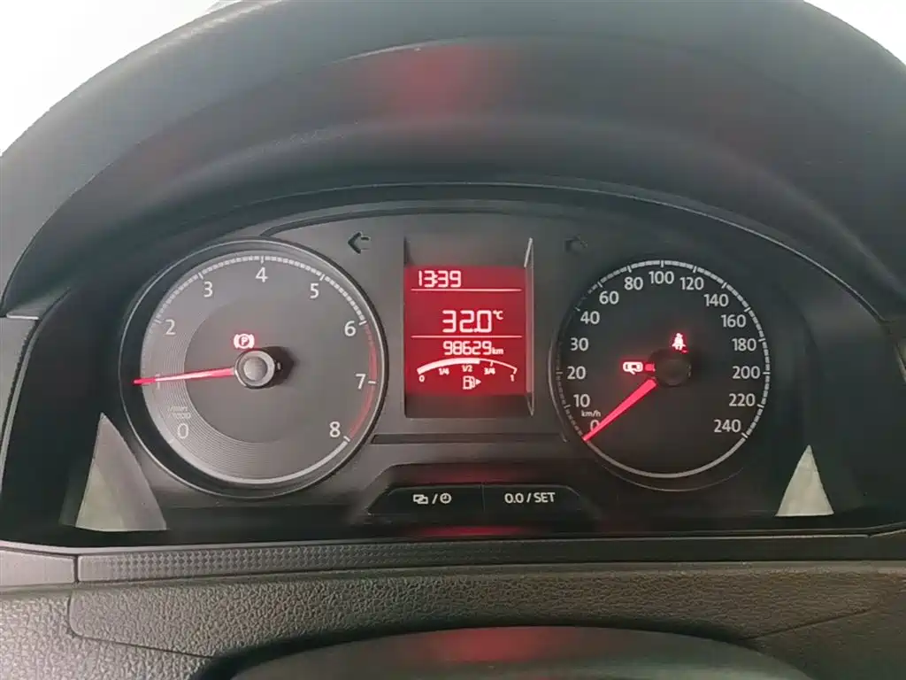 Volkswagen Santana 2016 1.6L Manual Trend Edition фото 12