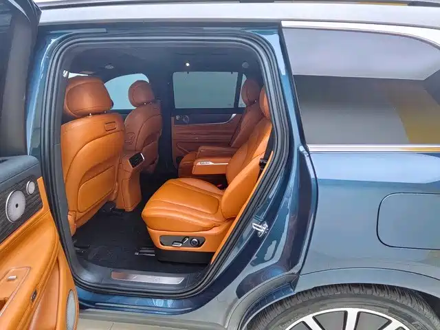 AITO Wenjie AITO M9 2024 Extended Range Ultra 42kWh 6-Seater фото 9
