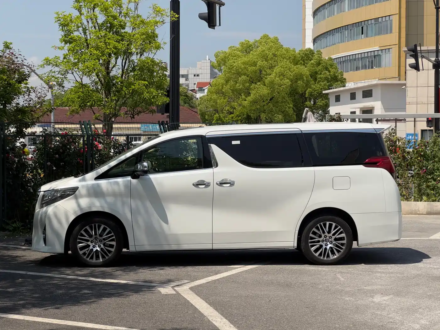Toyota Alphard 2018 3.5L Premium фото 7
