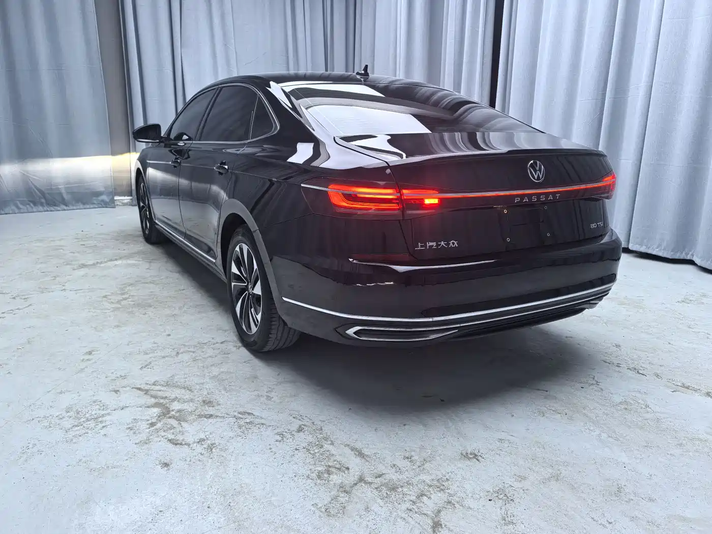 Volkswagen Passat 2023 280TSI Starlight Elite Edition фото 4