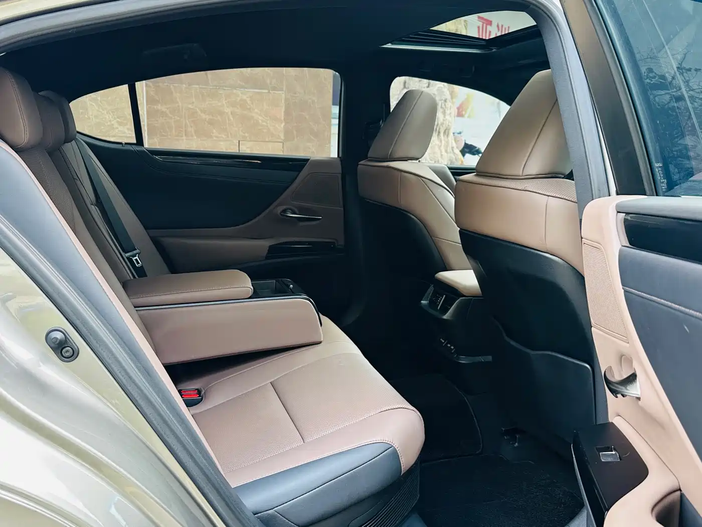 Lexus ES 2021 300h Luxury Edition фото 17