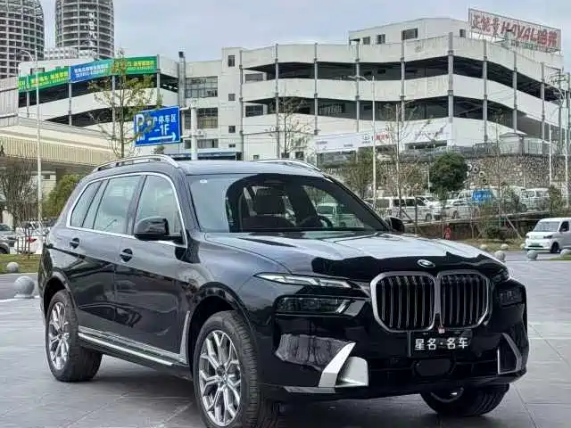 BMW X7 2023 xDrive40i Exclusive Luxury Package фото 3
