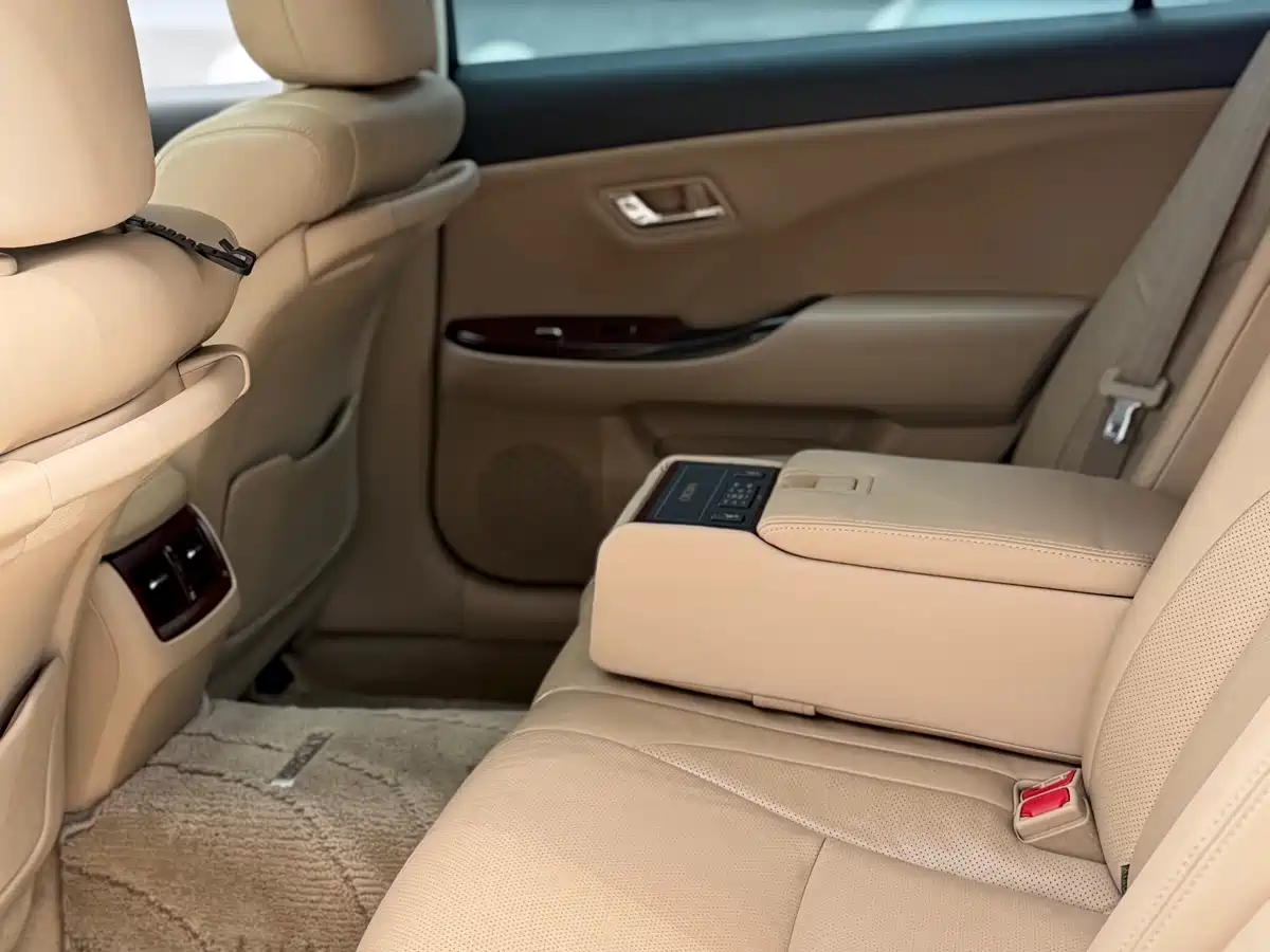 Toyota Crown 2010 3.0L Royal Saloon фото 5