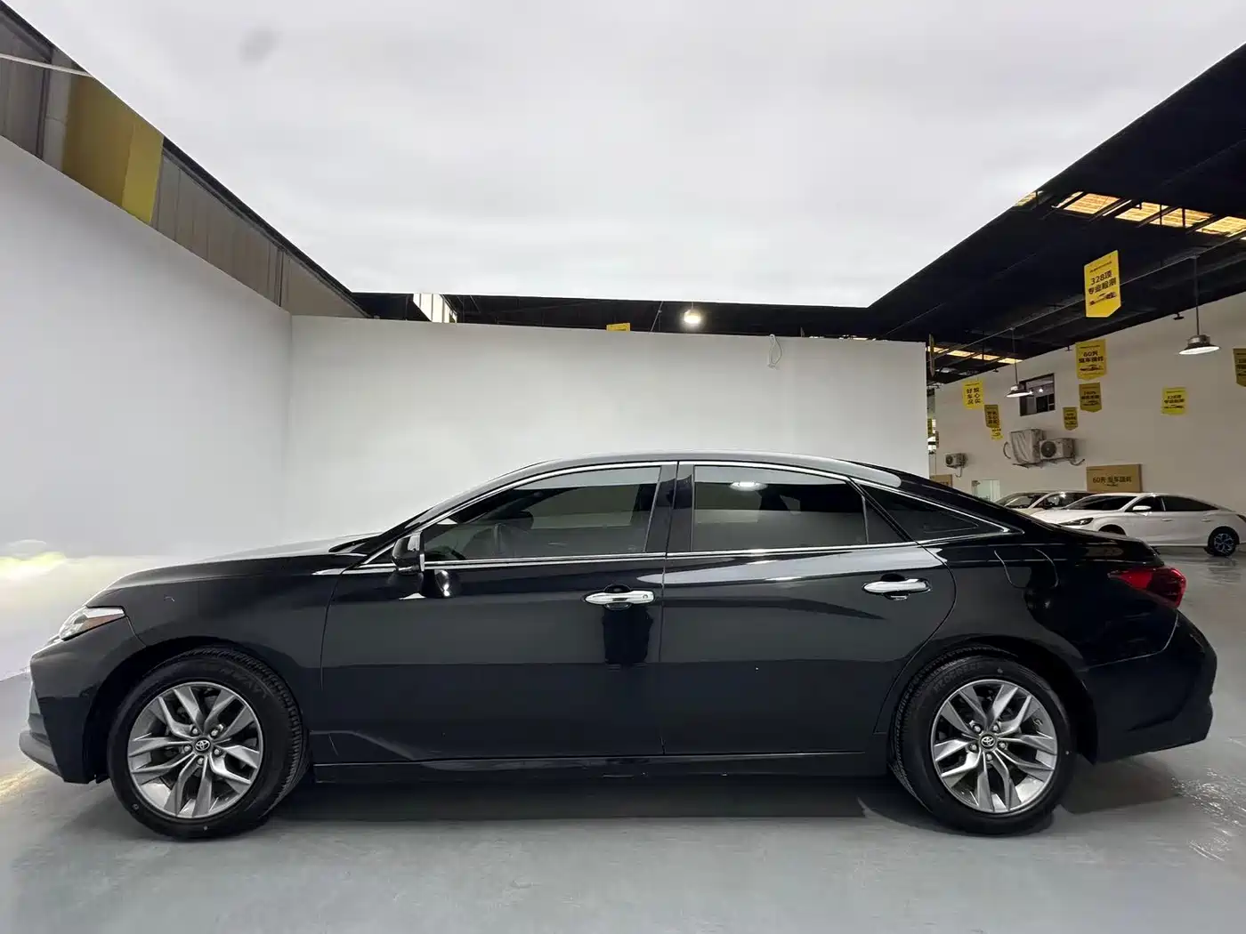 Toyota Avalon 2022 2.0L Luxury Edition фото 3