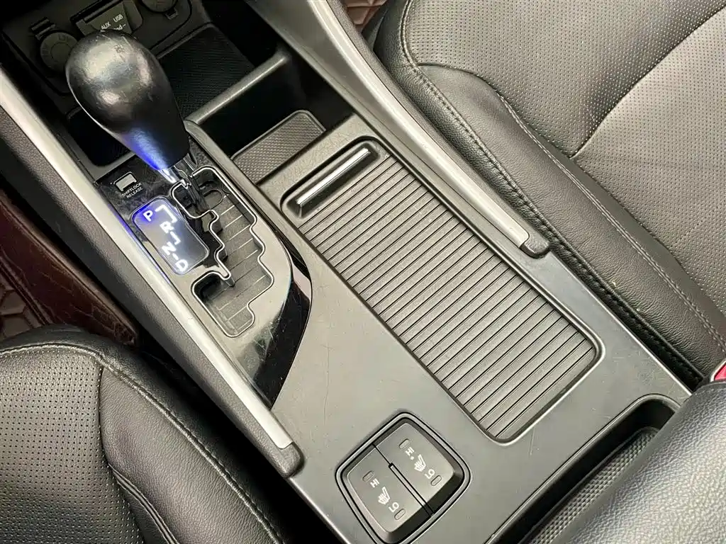 Hyundai Sonata 2013 2.4L Automatic Luxury Edition (China IV) фото 11
