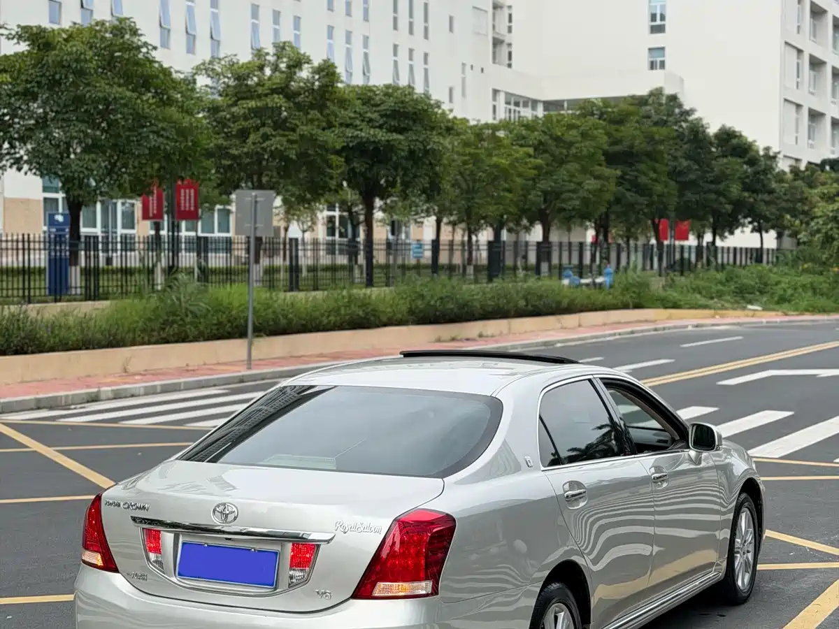Toyota Crown 2010 3.0L Royal Saloon фото 14