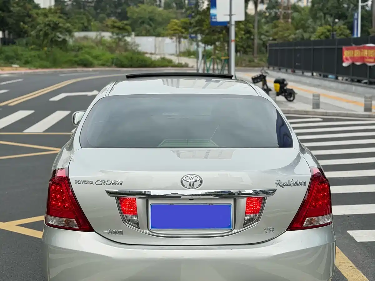 Toyota Crown 2010 3.0L Royal Saloon фото 13