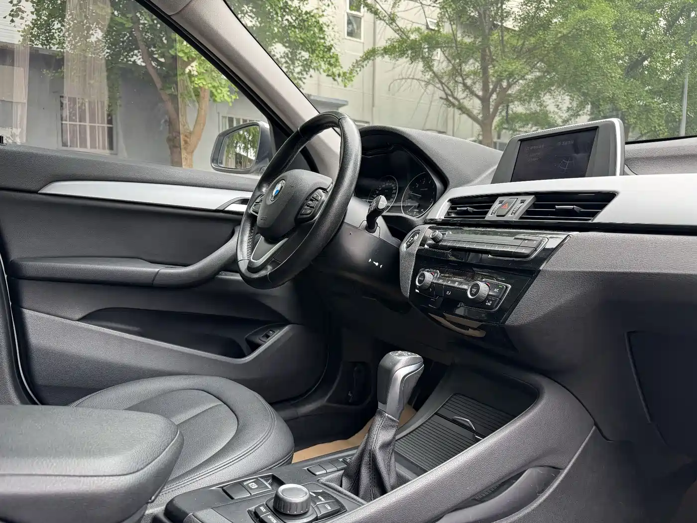 BMW X1 2018 sDrive20Li Leading Model фото 5