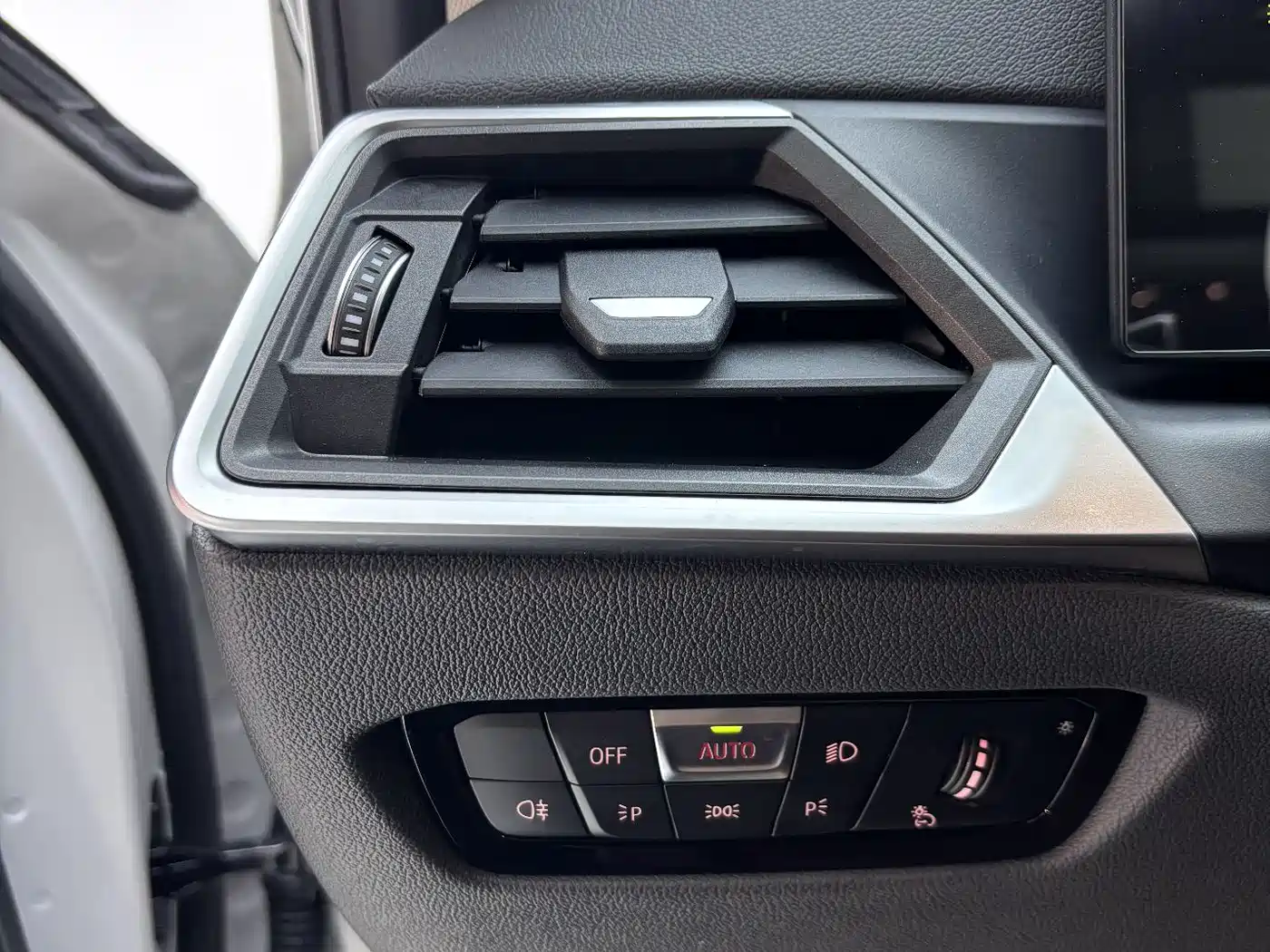 BMW 3 Series 2023 320Li M Sport Package фото 13