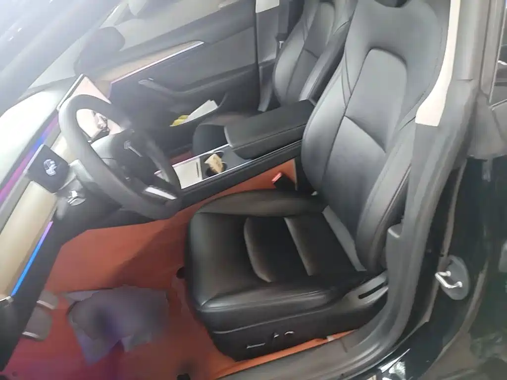 Photo 15 - Tesla Model 3