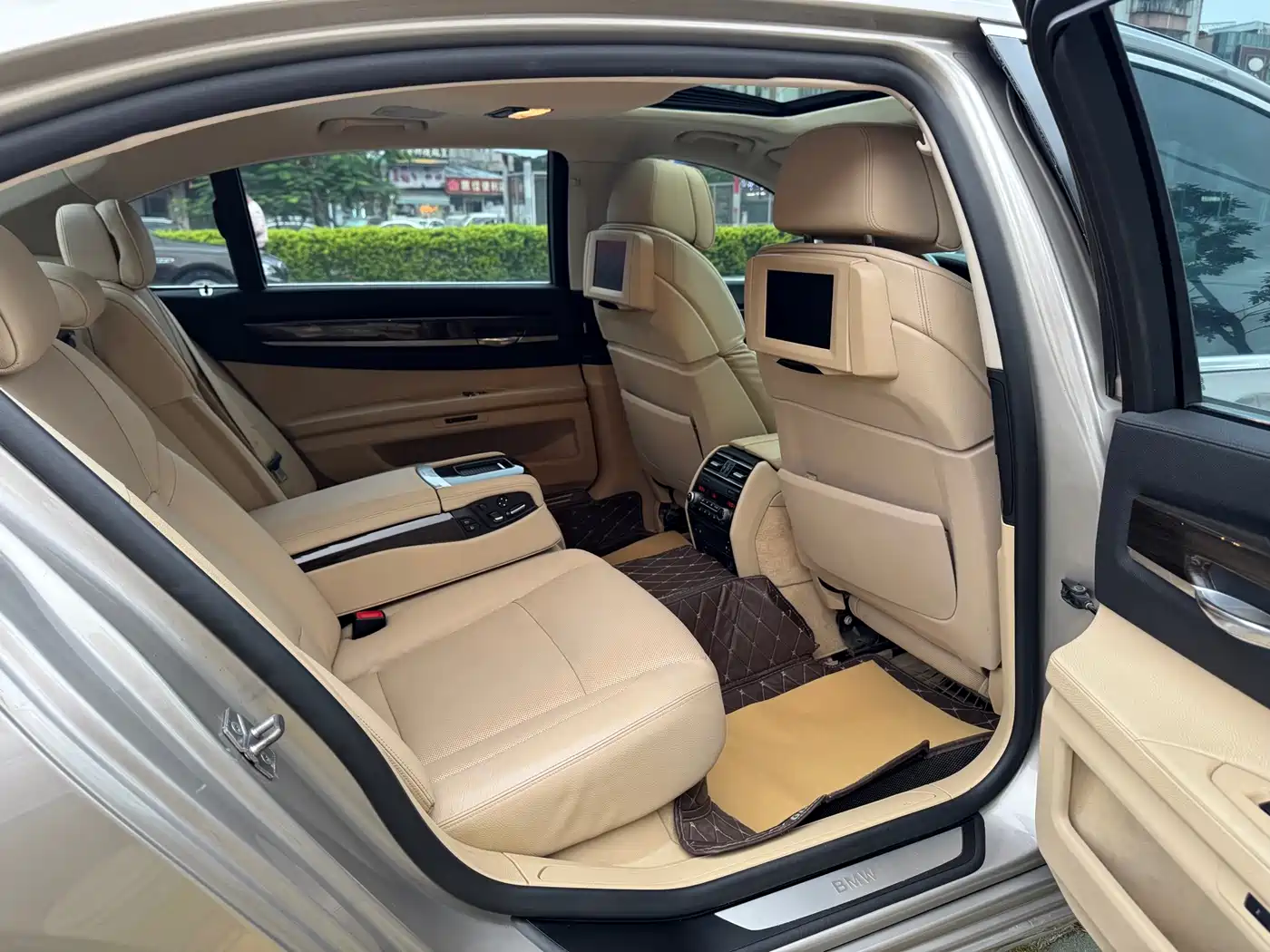 BMW 7 Series 2011 730Li Elegance фото 14