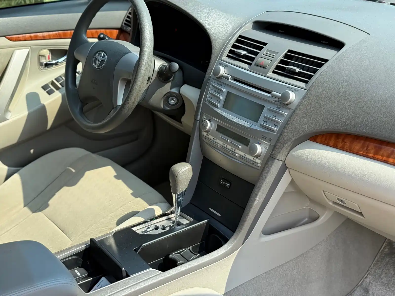 Фото 14 - Toyota Camry