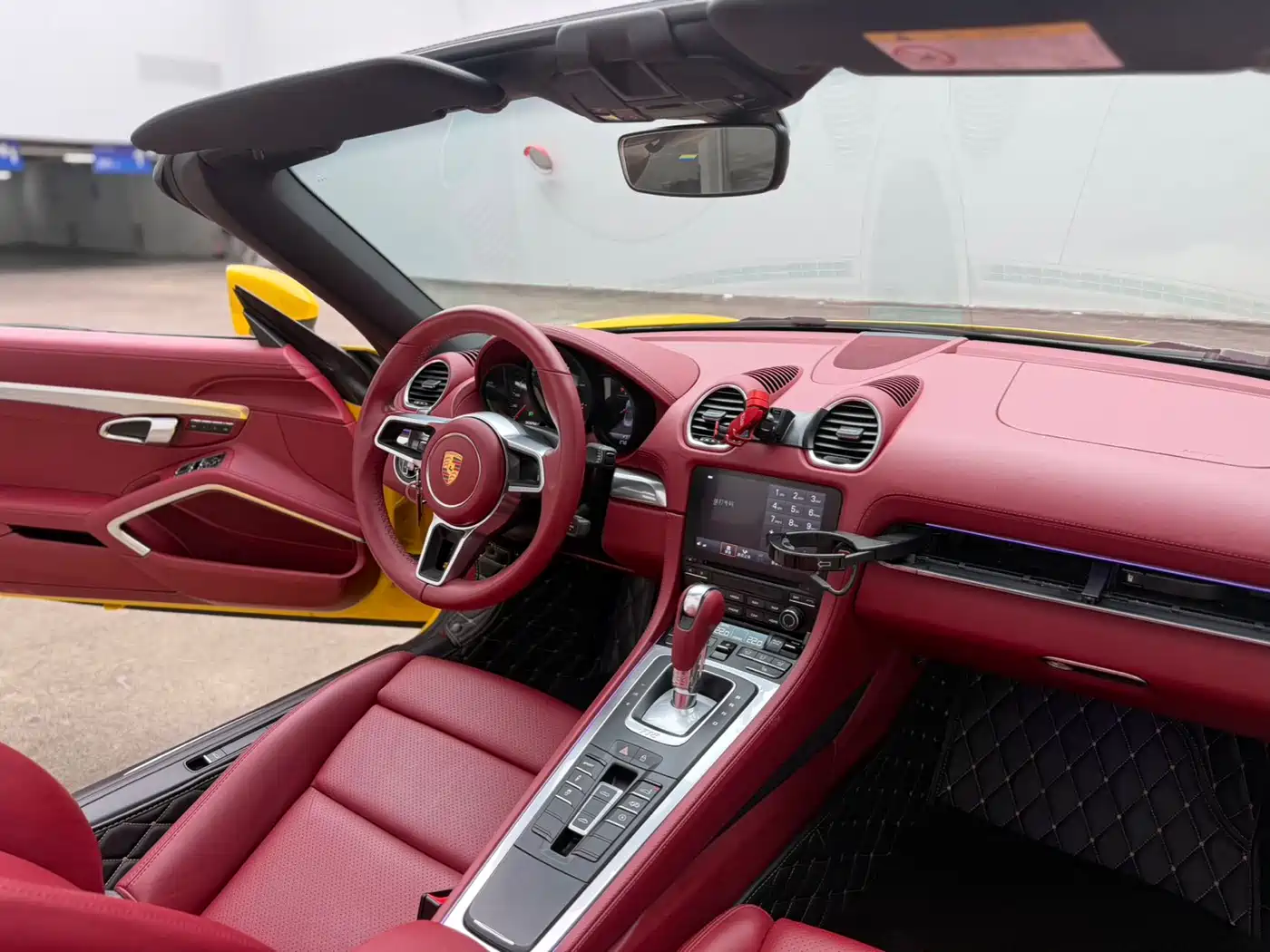 Porsche 718 2022 Boxster T 2.0T фото 11