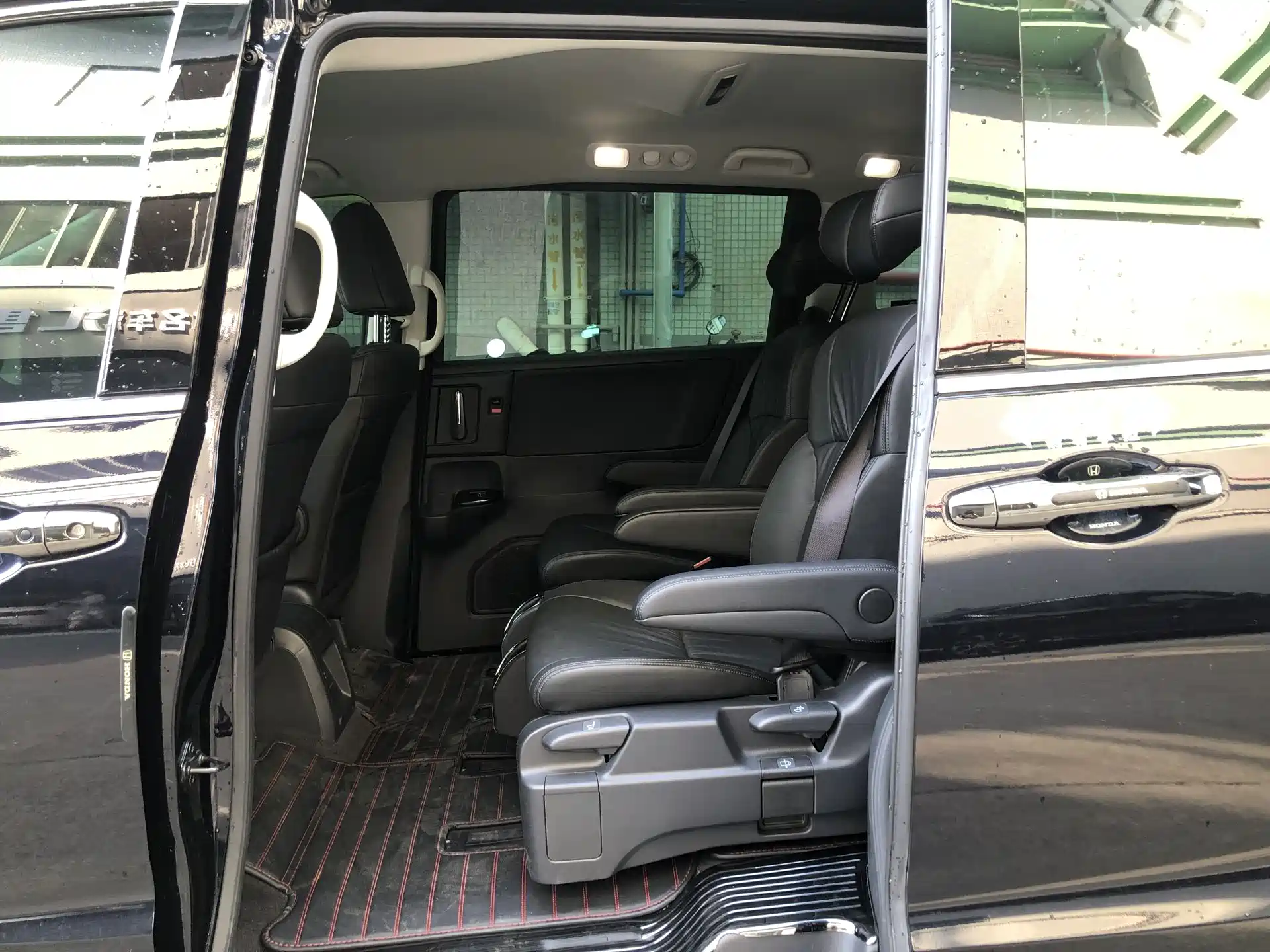 Photo 17 - Honda Odyssey