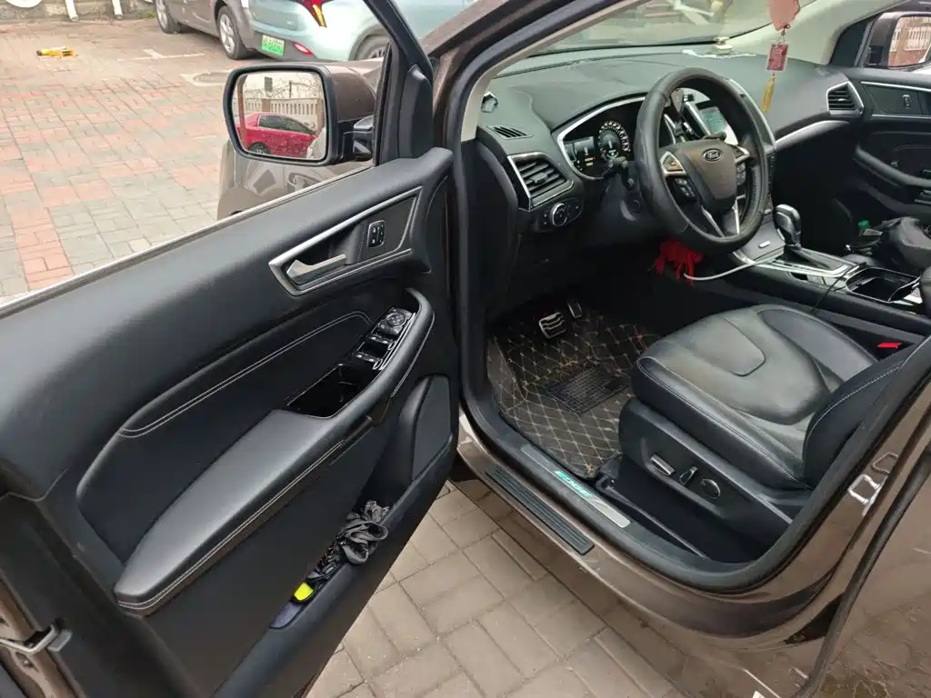 Фото 14 - Ford Edge