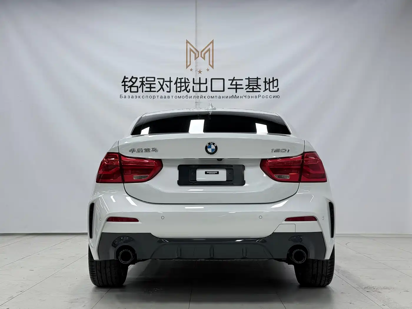BMW 1 Series 2022 120i M Sport Shadow Edition фото 5