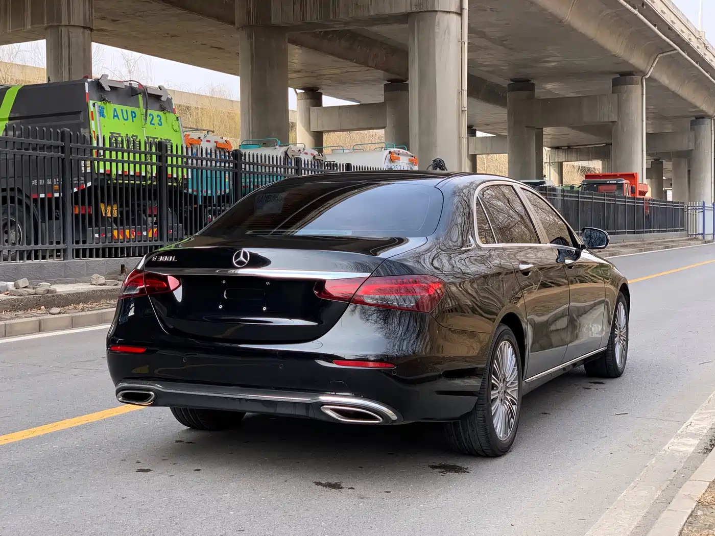 MERCEDES-BENZ E CLASS