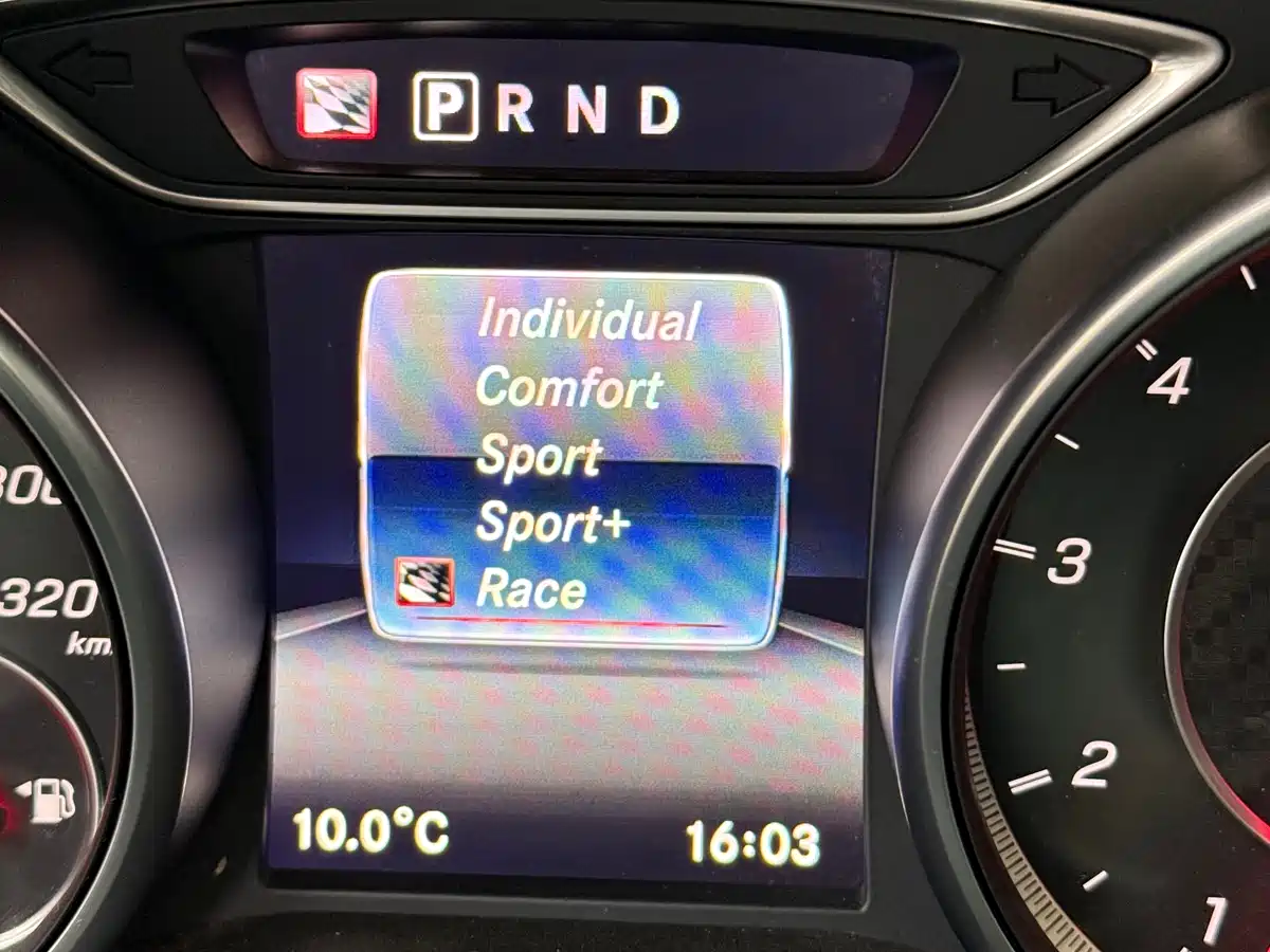 Mercedes-Benz A-Class AMG (Import) 2017 Facelift AMG A 45 4MATIC China VI фото 10