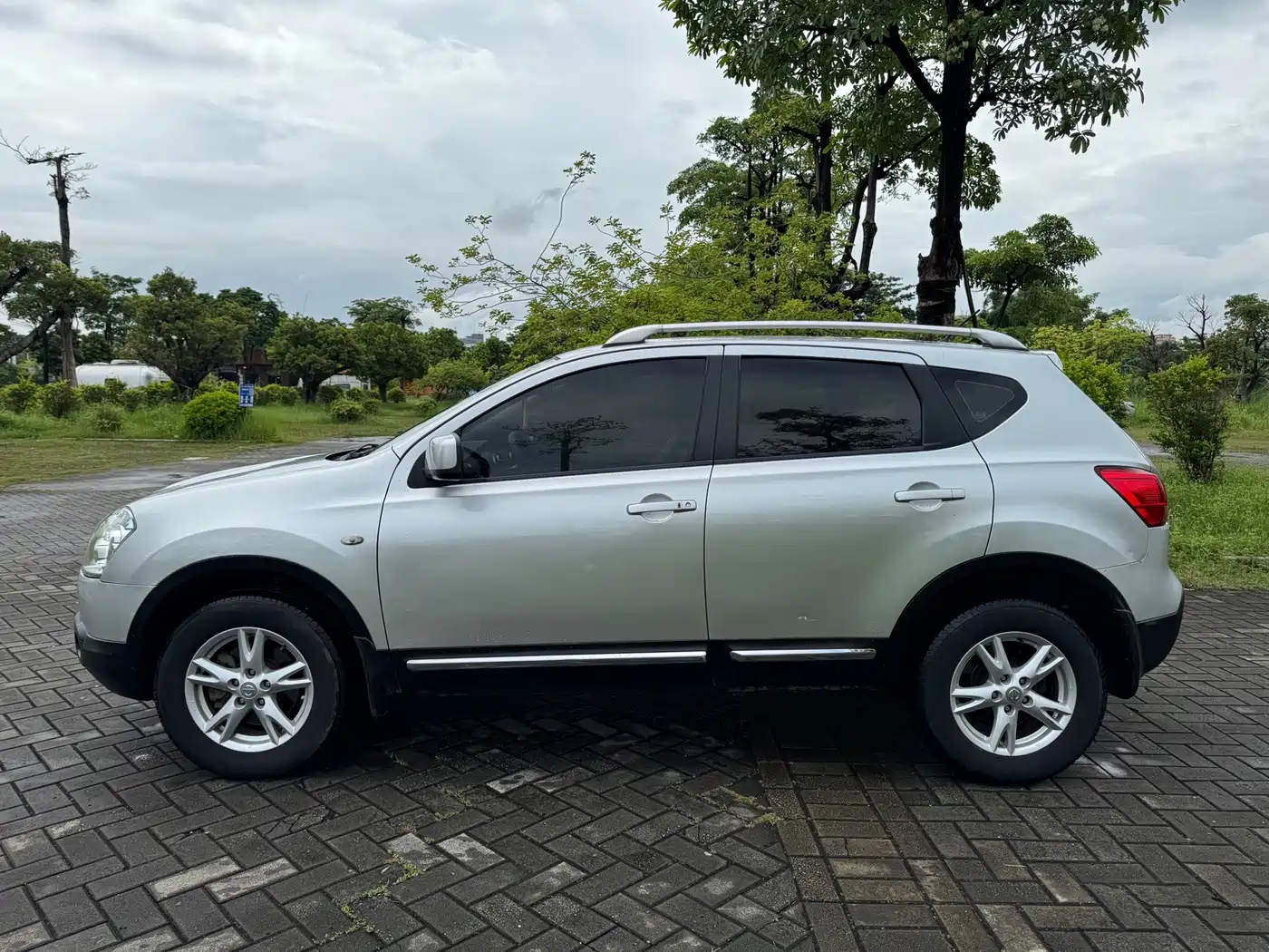 Nissan Qashqai 2011 2011 2.0XL Fire CVT 2WD