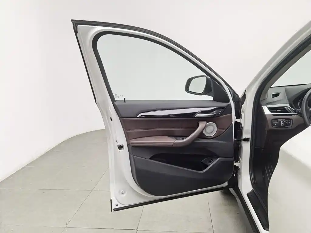 Фото 8 - BMW X1