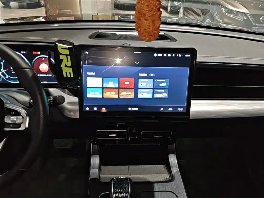 GAC Trumpchi Trumpchi GS8 2022 Pilot Series 2.0TGDI 4WD Luxury Smart Connect Edition (7-Seater) фото 13